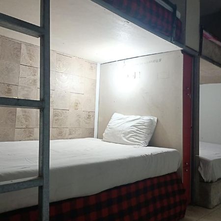 Super Oyo 710 Naomi Heritage Surabaya Eksteriør bilde