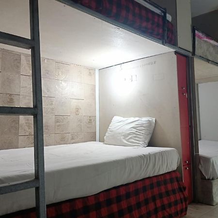 Super Oyo 710 Naomi Heritage Surabaya Eksteriør bilde